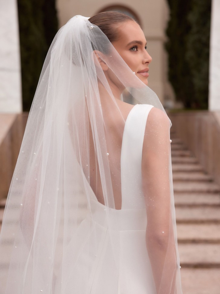 Bianco Ivory Glitter Tulle Waltz Length Veil with Pearls and Crystals S555